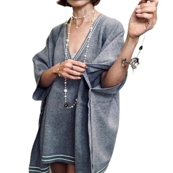 House of Harlow 1960 Gray V-Neck Poncho Sweater - Picture 2 of 7